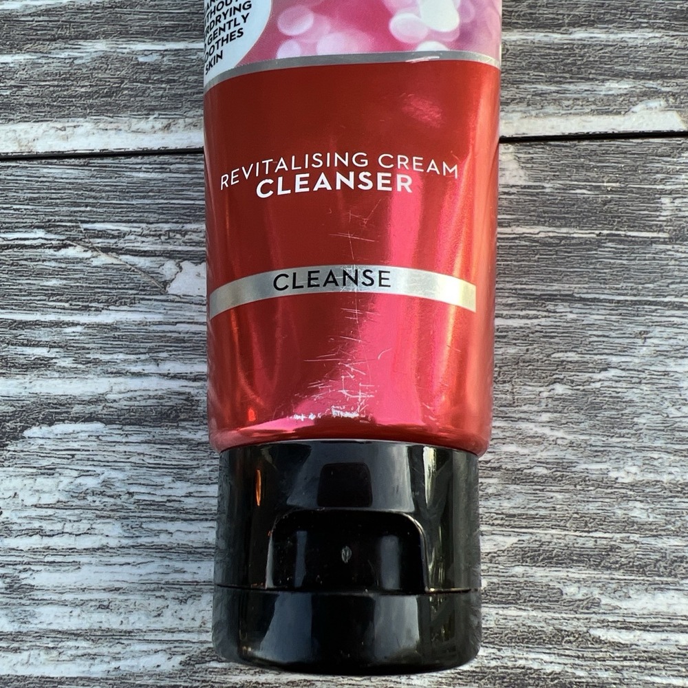 Olay Revitalizing Cream Cleanser 100g Anti Aging Face Wash‎ Full Size Sealed New - Picture 5 of 9